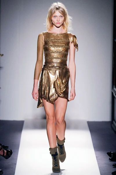 Look 10